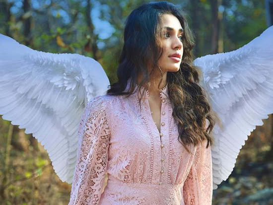 Exquisite Looks Of Adorable Krithi Shetty